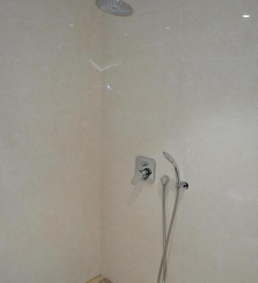 غرفة عائلية, Tyulenovo