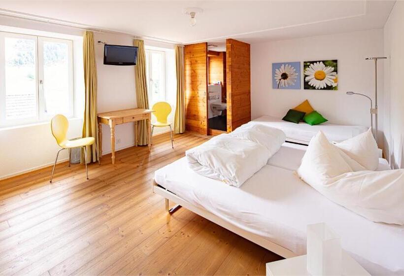 חדר סטנדרט לשלושה, Vallatscha