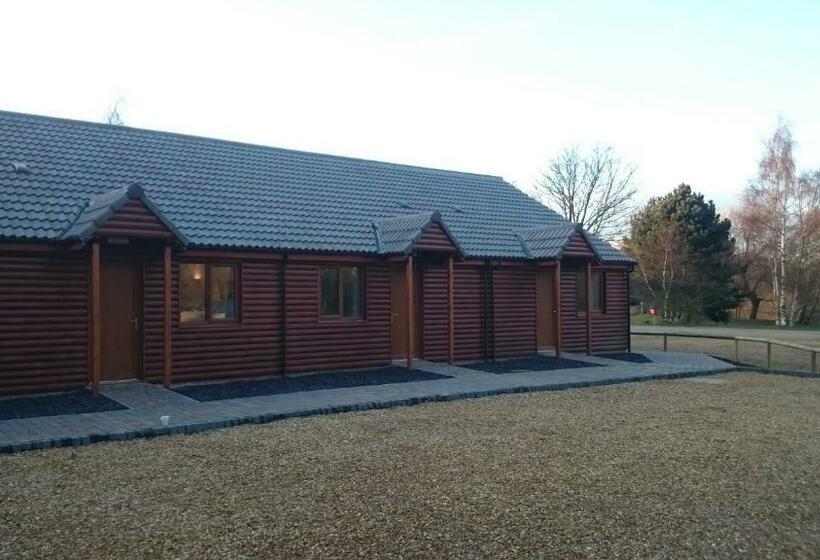 غرفة قياسية لذوى الاحتياجات الخاصة, Woodland Waters