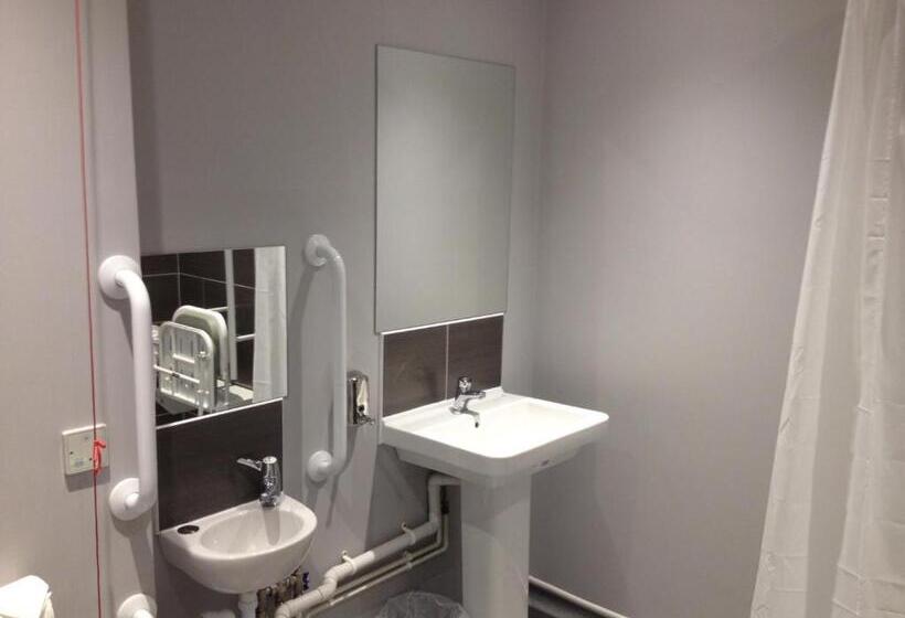 غرفة قياسية لذوى الاحتياجات الخاصة, Woodland Waters