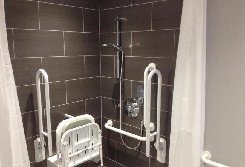 غرفة قياسية لذوى الاحتياجات الخاصة, Woodland Waters