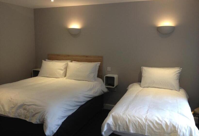 غرفة قياسية لذوى الاحتياجات الخاصة, Woodland Waters