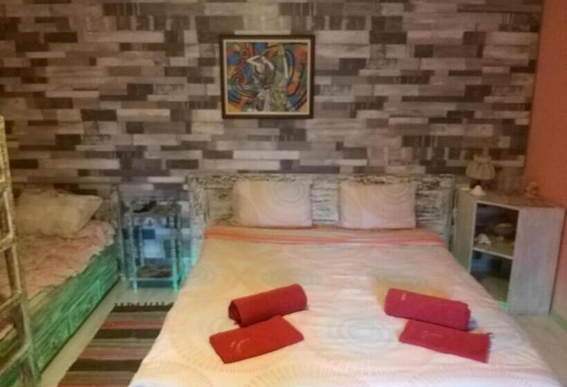 Четырехместный Номер Стандарт с Балконом, къща за гости там край реката