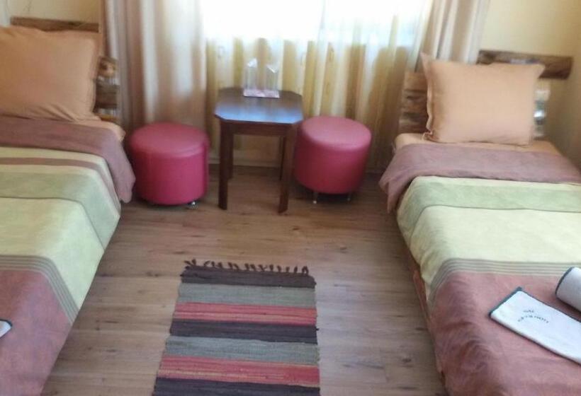 Номер Стандарт, къща за гости там край реката