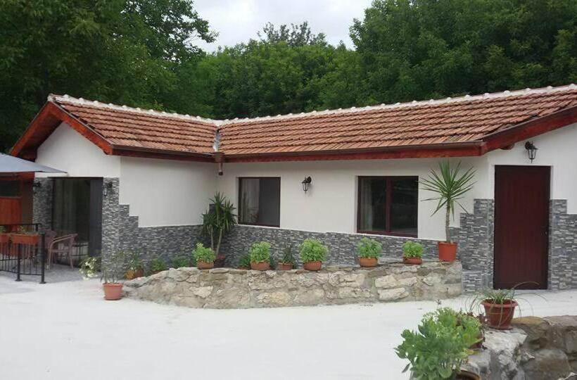 Бунгало Стандарт 2 Спальни, къща за гости там край реката