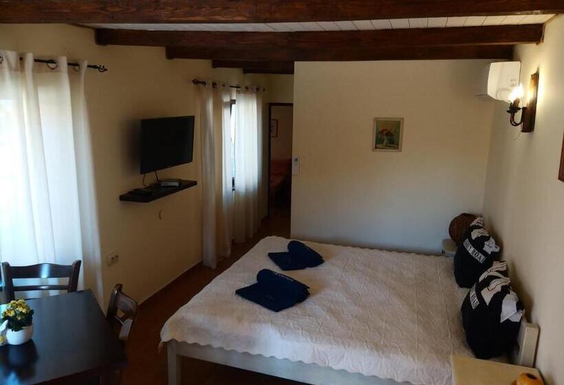 Бунгало Стандарт 2 Спальни, къща за гости там край реката