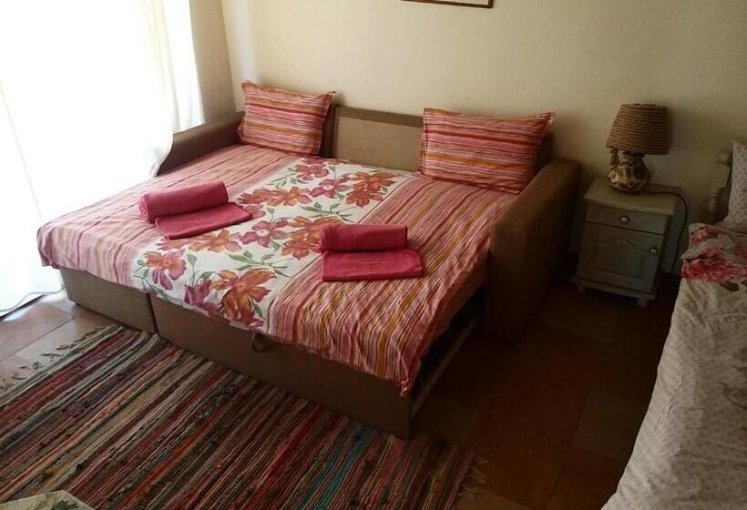 Бунгало Стандарт 2 Спальни, къща за гости там край реката