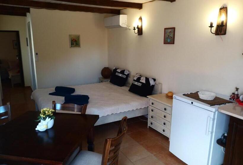 Бунгало Стандарт 2 Спальни, къща за гости там край реката