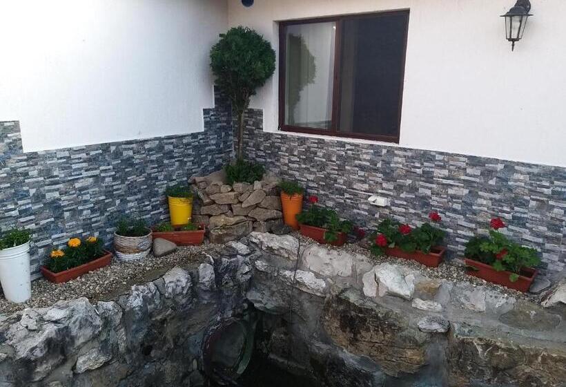 Бунгало Стандарт 2 Спальни, къща за гости там край реката