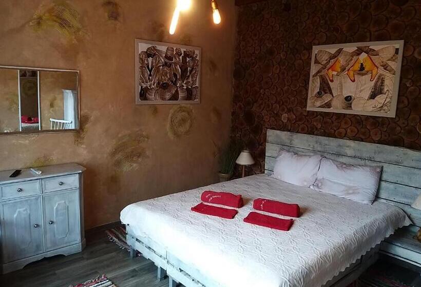 Бунгало Deluxe, къща за гости там край реката