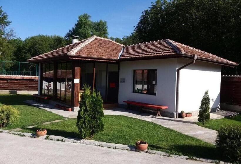 Бунгало Deluxe, къща за гости там край реката