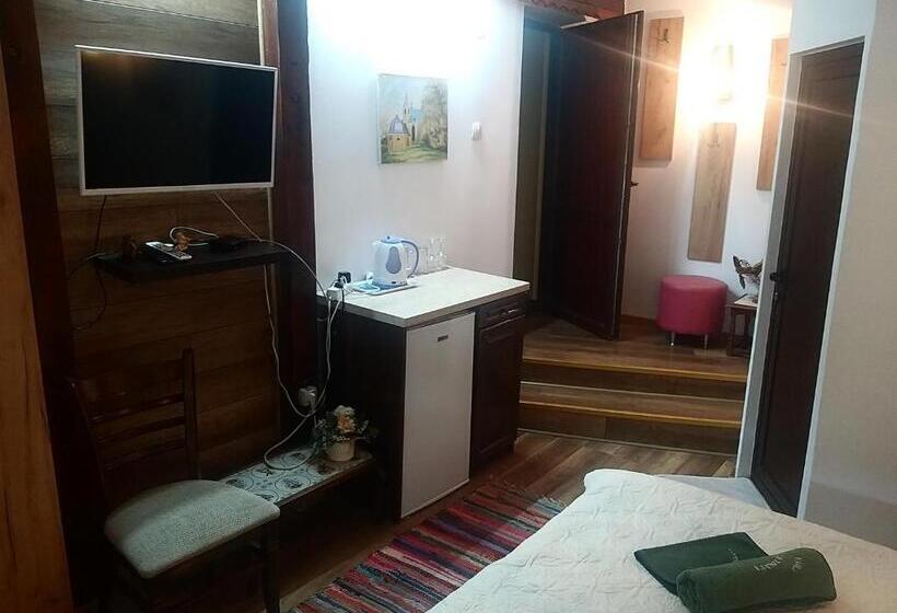 Апартаменты 2 Спальни, къща за гости там край реката