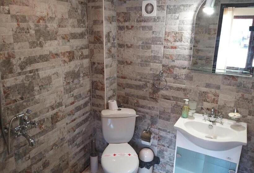 Бунгало Стандарт 2 Спальни, къща за гости там край реката