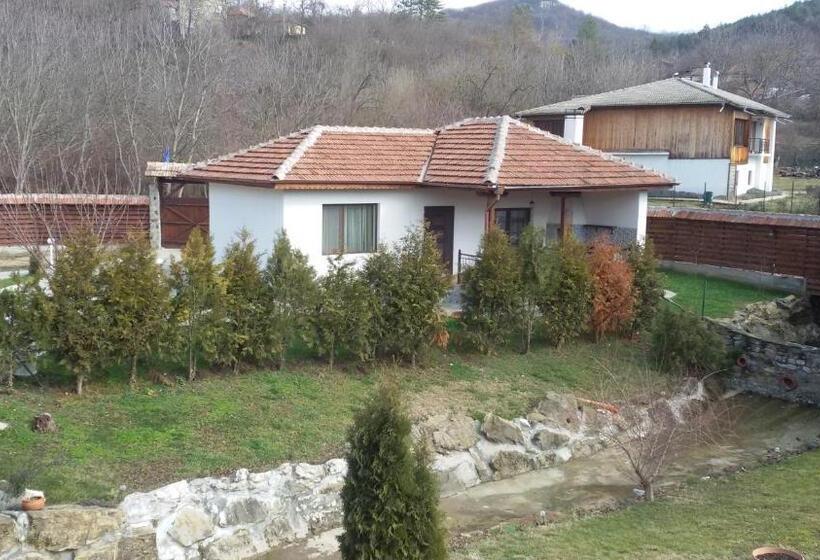 Бунгало Стандарт 2 Спальни, къща за гости там край реката