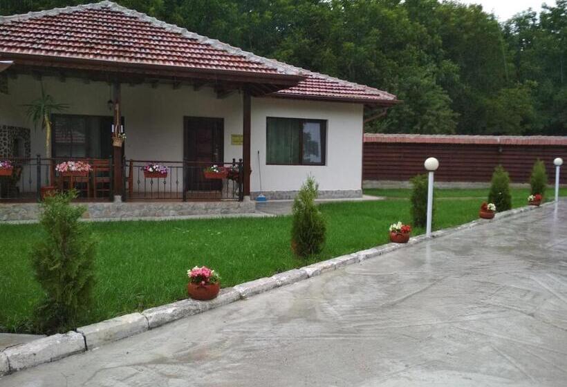 Бунгало Deluxe, къща за гости там край реката