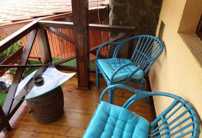 Апартаменты 2 Спальни, къща за гости там край реката