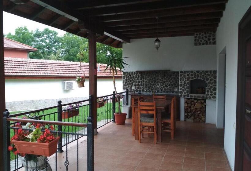 Бунгало Deluxe, къща за гости там край реката