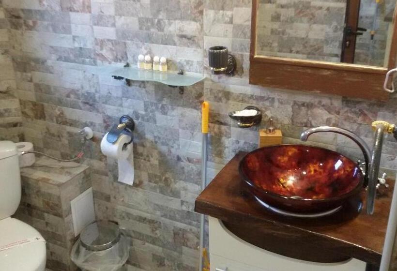 Бунгало Deluxe, къща за гости там край реката