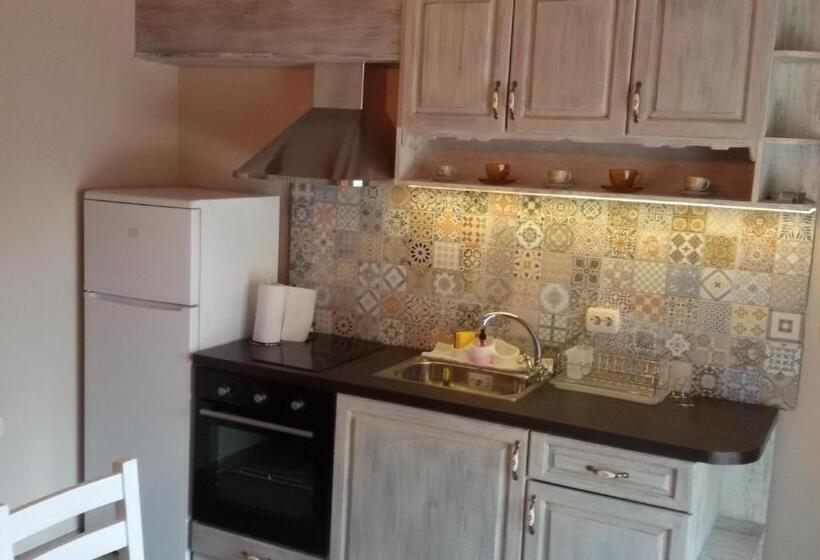 Бунгало Deluxe, къща за гости там край реката