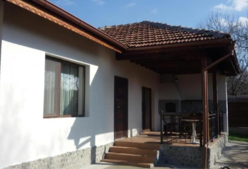 Бунгало Deluxe, къща за гости там край реката