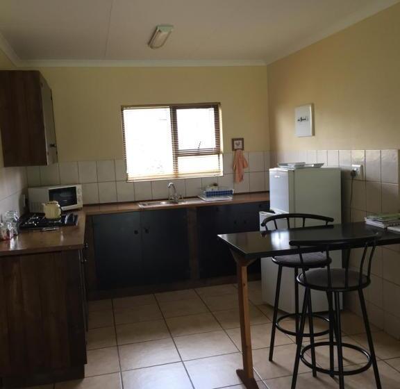 חדר משפחתי, Grace Country Retreat