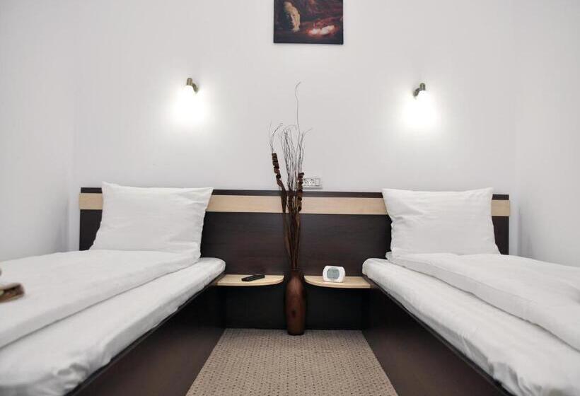 스탠다드 룸, Pensiunea Almada