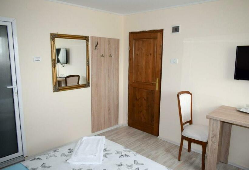 Номер Стандарт, Pensiunea Flora