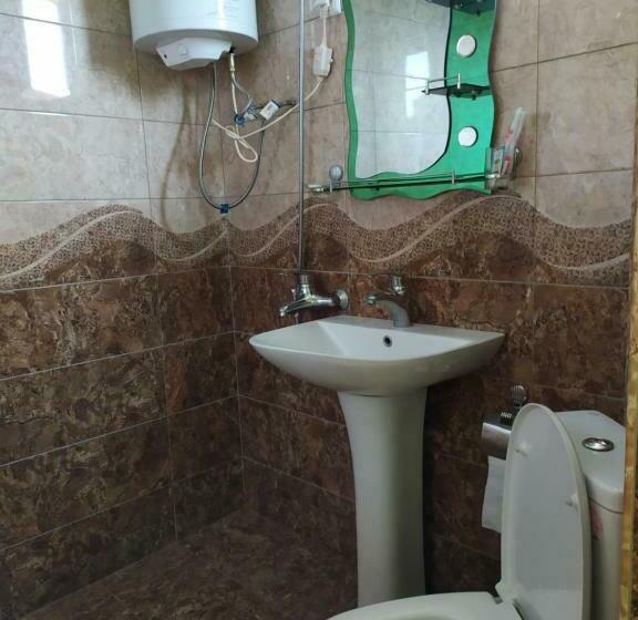 スタンダードトリプルルーム, Alex Hotel In Shinuhayr