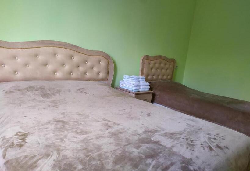 スタンダードトリプルルーム, Alex Hotel In Shinuhayr