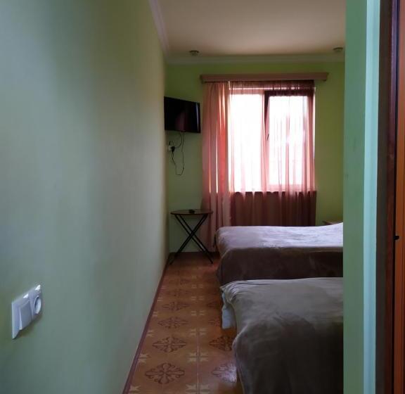 スタンダードトリプルルーム, Alex Hotel In Shinuhayr