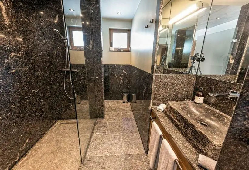 デラックスルーム, Skilodge Oberlech