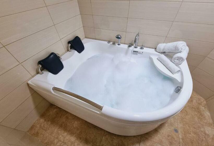 سوییت, Ensenada