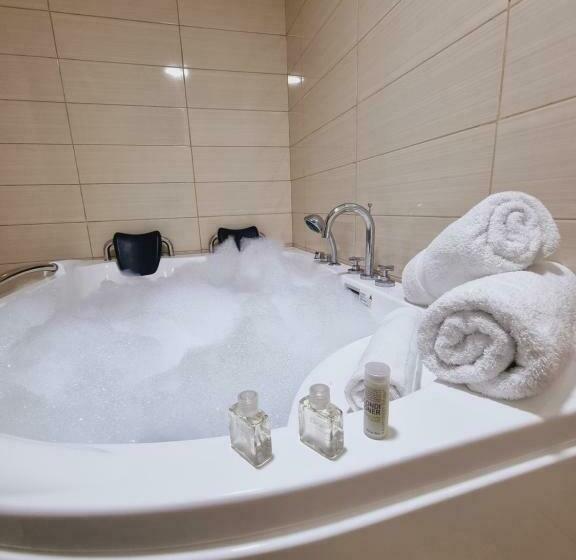 سوییت, Ensenada