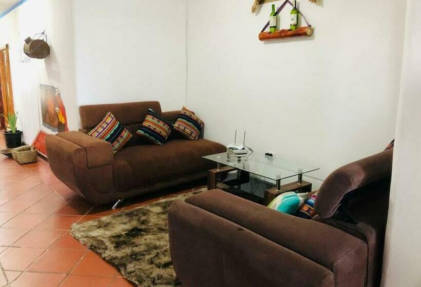 اتاق خانوادگی, Martita's House Hostal