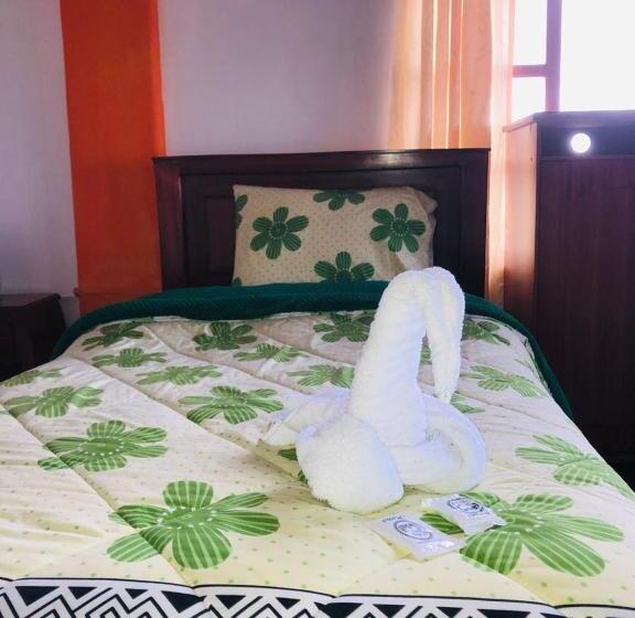 اتاق استاندارد سه نفره, Martita's House Hostal