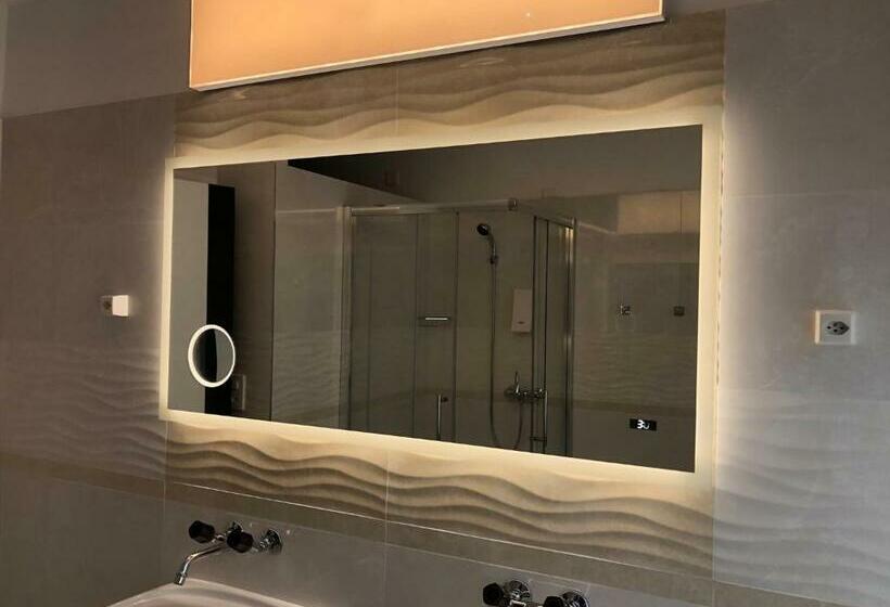 バス共有のスタンダードルーム, Seeblick Smart Hotel Rössli