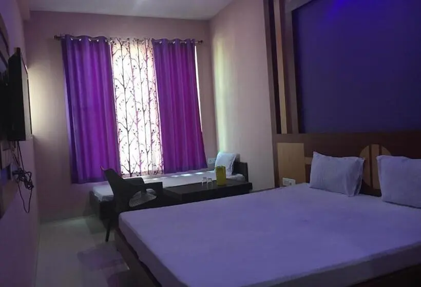 3-Bett-Standardzimmer, Shree Hari