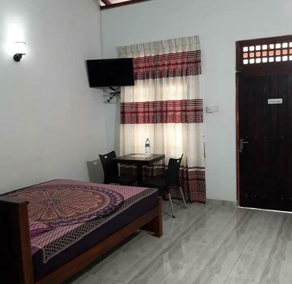 غرفة قياسية, White Wall