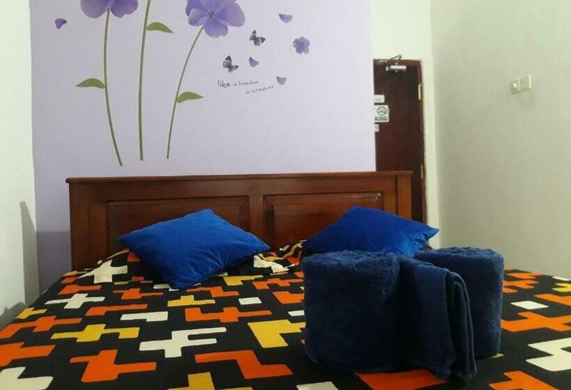 غرفة ديلوكس, White Wall