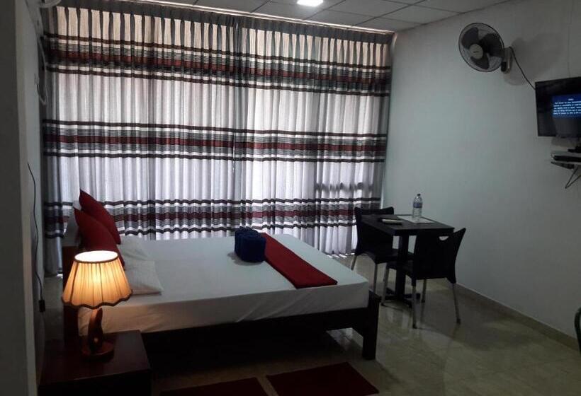 غرفة ديلوكس, White Wall