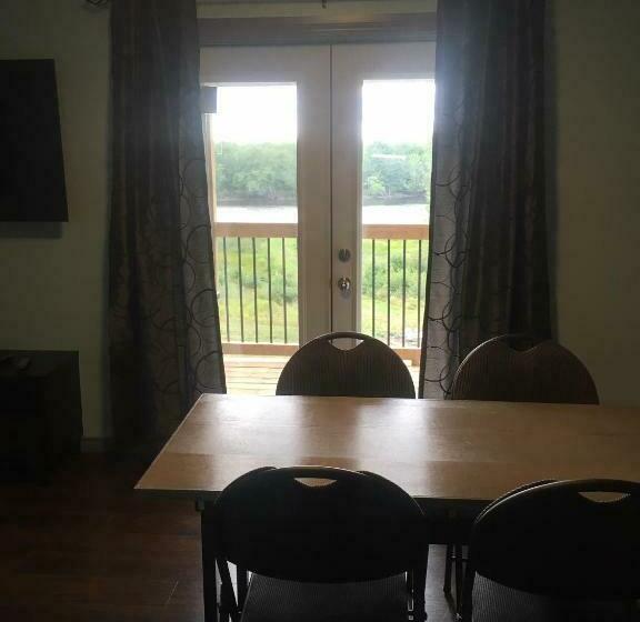 Folyóra Néző Suite, Jemseg Lakeview Motel