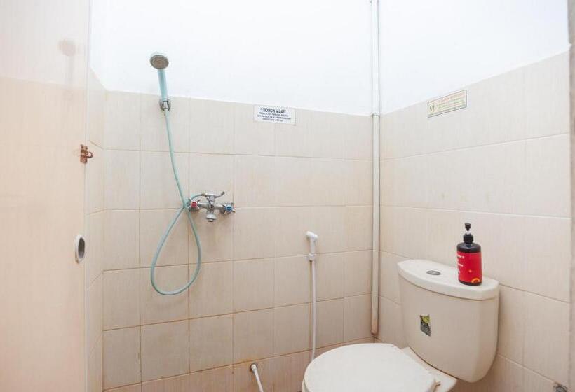 غرفة قياسية, Reddoorz Syariah Near Grand Galaxy Park