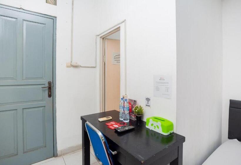 غرفة قياسية, Reddoorz Syariah Near Grand Galaxy Park