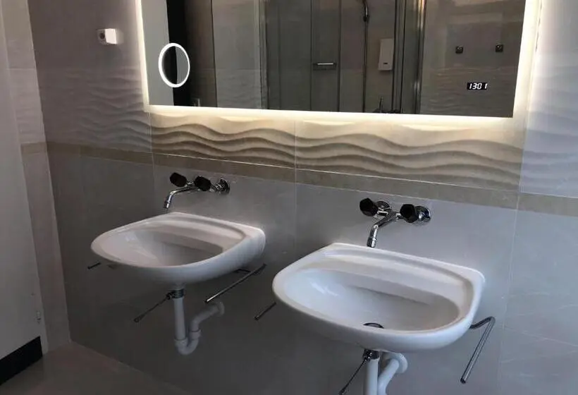 バス共有のスタンダードルーム, Seeblick Smart Hotel Rössli