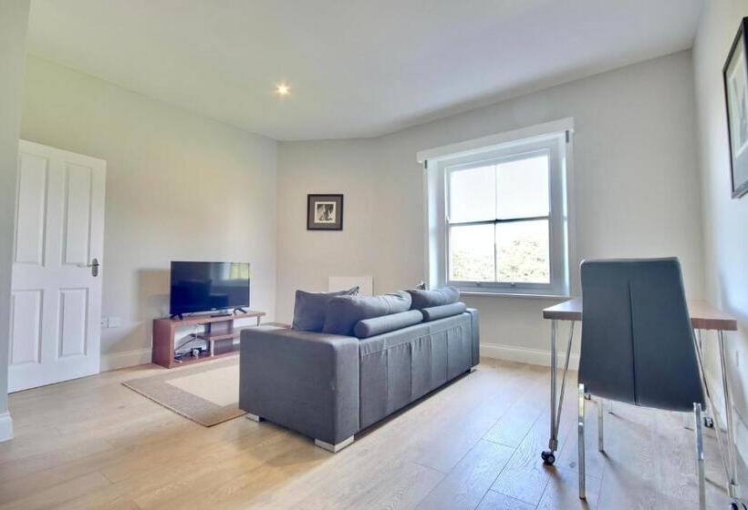 דירת חדר, Orange Grove Hotel & Gardens