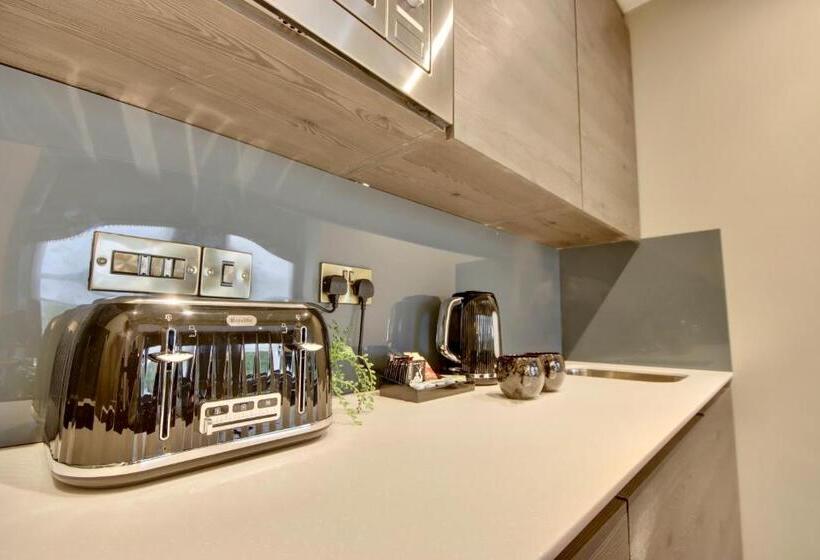 סוויטה דלוקס, Orange Grove Hotel & Gardens