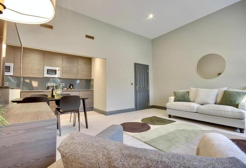 סוויטה דלוקס, Orange Grove Hotel & Gardens