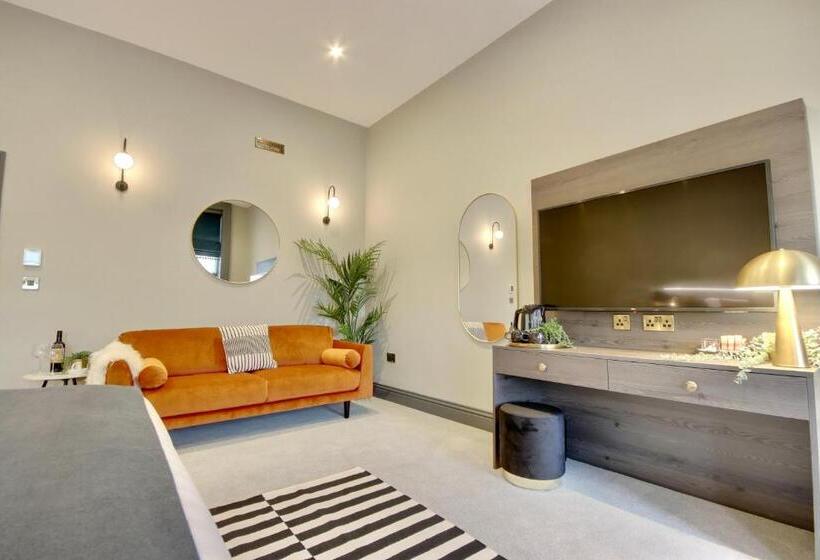 חדר דחוקס עם מיטת קינג, Orange Grove Hotel & Gardens