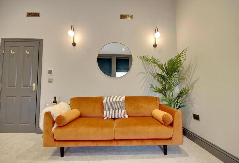 חדר דחוקס עם מיטת קינג, Orange Grove Hotel & Gardens