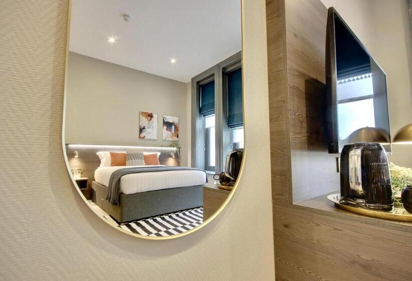 חדר דחוקס עם מיטת קינג, Orange Grove Hotel & Gardens